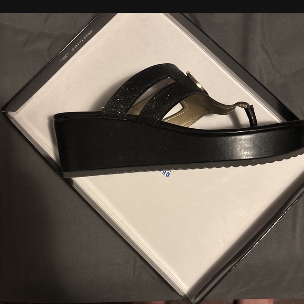 Guess sandals